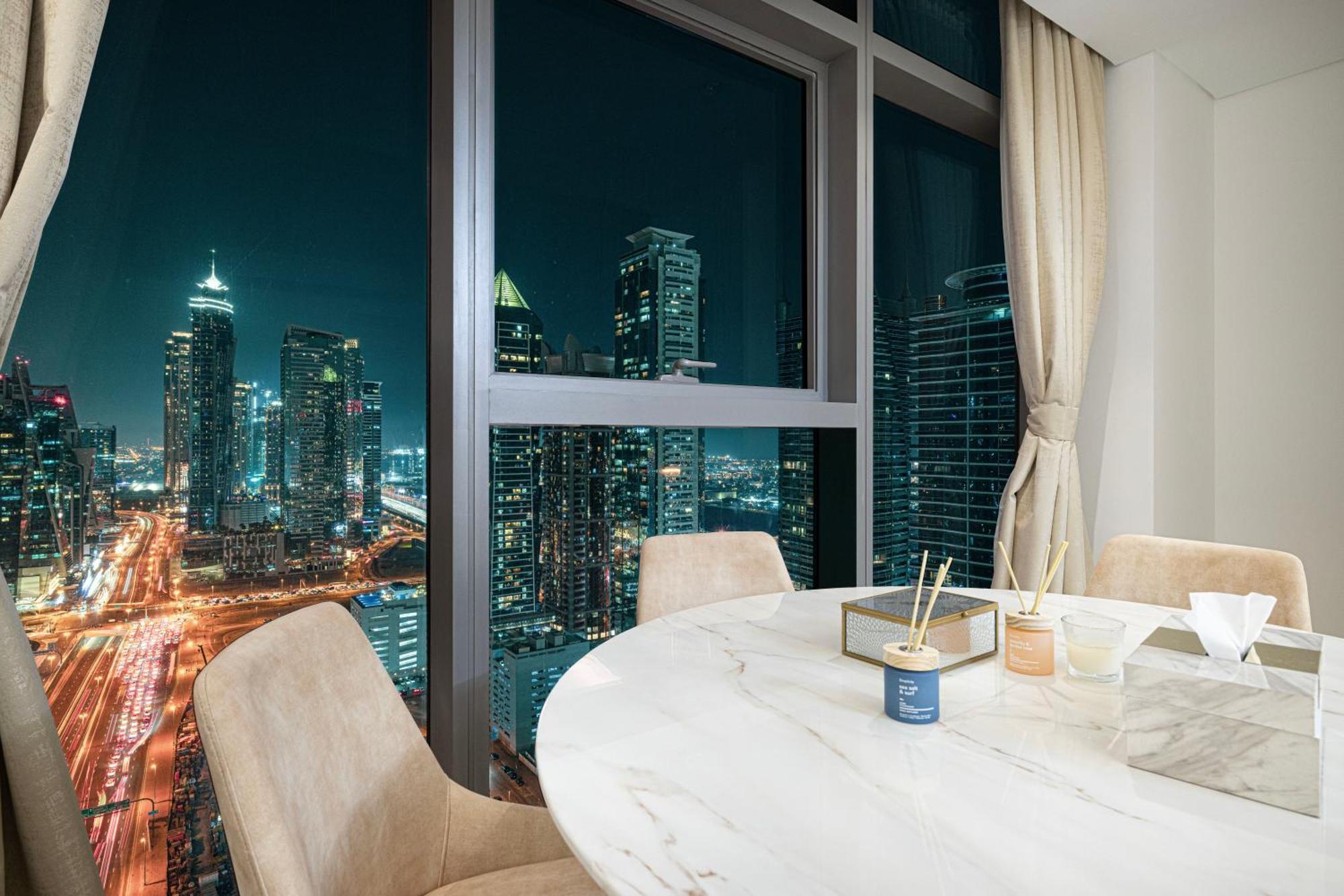 Infinity Pool & Burj Khalifa View L Luxe Paramount 두바이 외부 사진