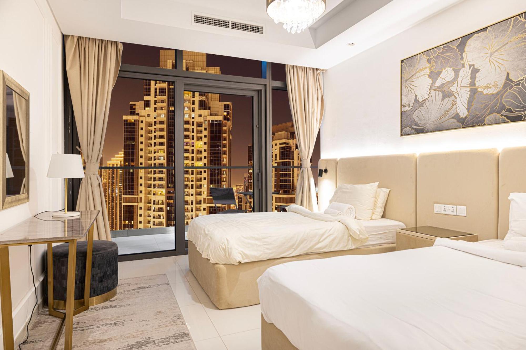 Infinity Pool & Burj Khalifa View L Luxe Paramount 두바이 외부 사진